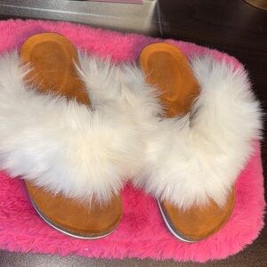 EUC Bearpaw White Faux Fur Flip Flop sandals with Cork and Rubber Bottoms. Size